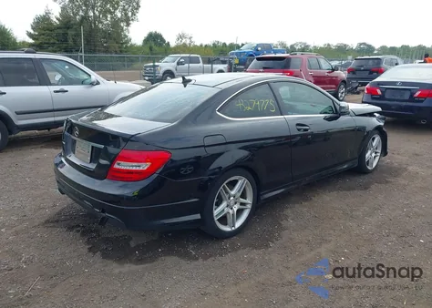 2015 Mercedes-Benz C 250 from USA, damaged, VIN WDDGJ4HB6FG368990
